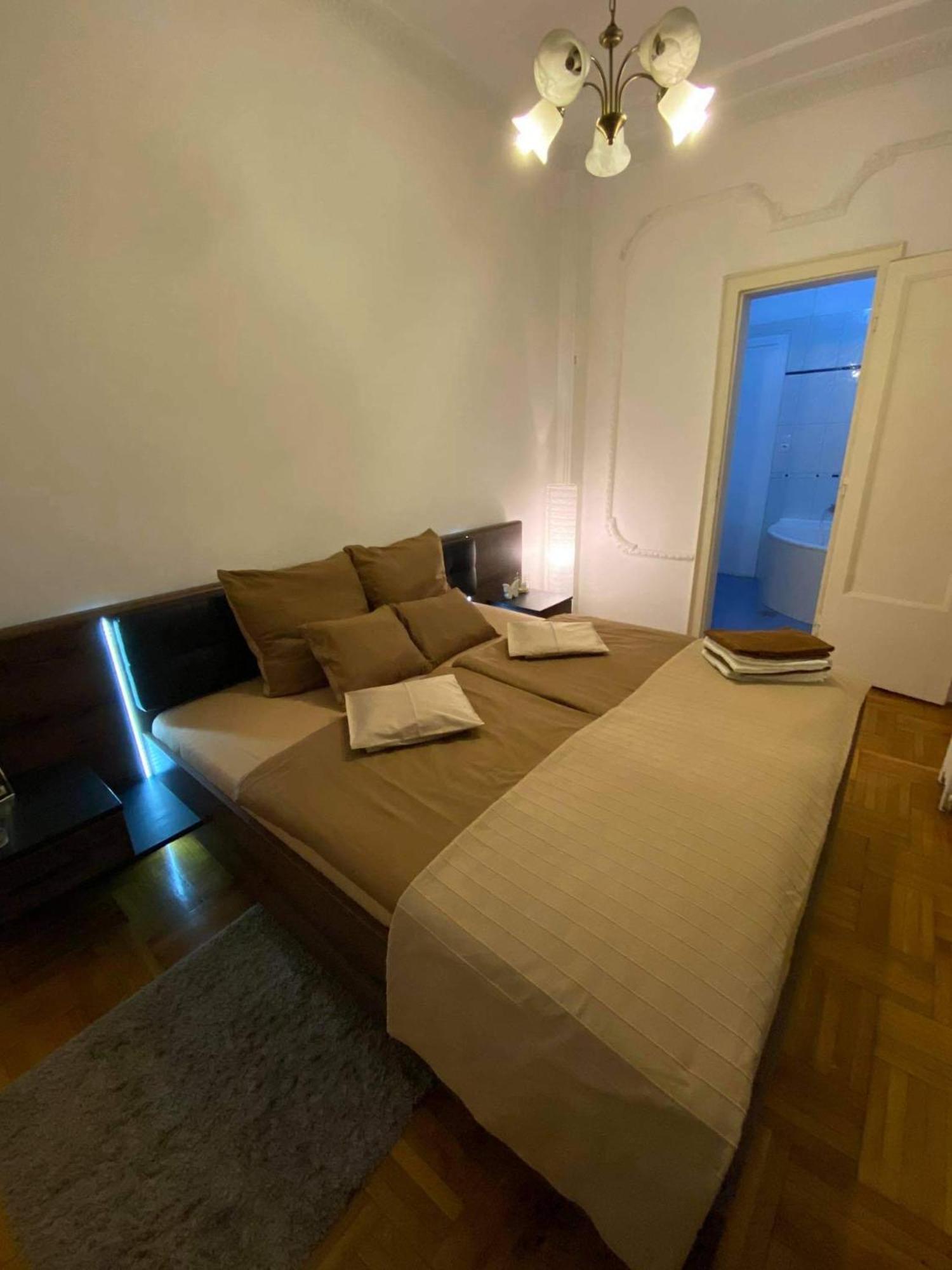 Apartment And Rooms Heart Of The City Budapest Extérieur photo
